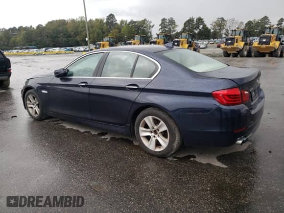 2013 BMW 5 Series 528i xDrive с VIN WBAXH5C53DD111939, выставлен на аукционе Copart как лот 85724075 с пробегом 131 109 миль миль и Чистый • Clean title. История ставок и продаж доступна на DreamBid. Изображение 2.
