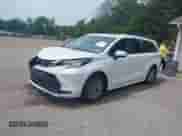 2023 Toyota Sienna XLE z VIN 5TDYSKFC1PS078997, wystawiony jako IAAI lot #42435311 z przebiegiem 53 987 mil mil oraz . Historia ofert i sprzedaży dostępna na DreamBid. Obrazek 2.