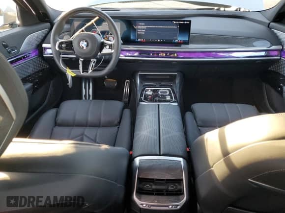 2024 BMW 7 Series 760i xDrive с VIN WBA33EJ03RCP85199, выставлен на аукционе Copart как лот 42009365 с пробегом 700 миль миль и Списание • Salvage title. История ставок и продаж доступна на DreamBid. Изображение 8.