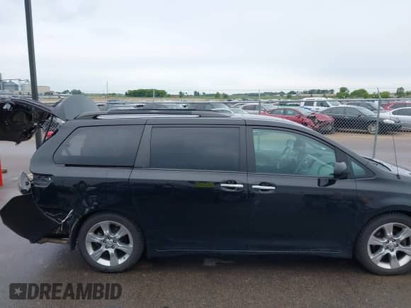 2013 Toyota Sienna SE with VIN 5TDXK3DC0DS402103, listed as a IAAI auction lot 42365899 with 149,400 mi miles and . Bid and sale history available at DreamBid. Image 14.