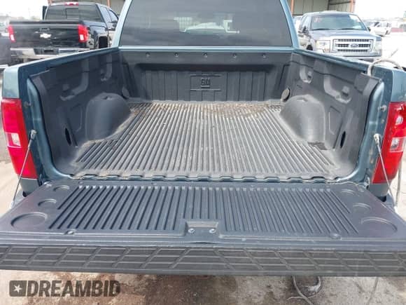 2011 Chevrolet Silverado 1500 LS z VIN 3GCPKREA9BG247515, wystawiony jako IAAI lot #42021206 z przebiegiem 129 046 mil mil oraz . Historia ofert i sprzedaży dostępna na DreamBid. Obrazek 16.