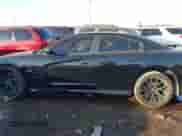 2013 Dodge Charger SRT-8 Super Bee z VIN 2C3CDXGJ3DH550226, wystawiony jako IAAI lot #41448798 z przebiegiem 97 843 mil mil oraz . Historia ofert i sprzedaży dostępna na DreamBid. Obrazek 13.