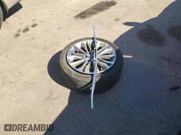 2015 Hyundai Genesis 3.8L с VIN KMHGN4JE7FU088107, выставлен на аукционе Copart как лот 72848933 с пробегом 153 097 миль миль и . История ставок и продаж доступна на DreamBid. Изображение 12.