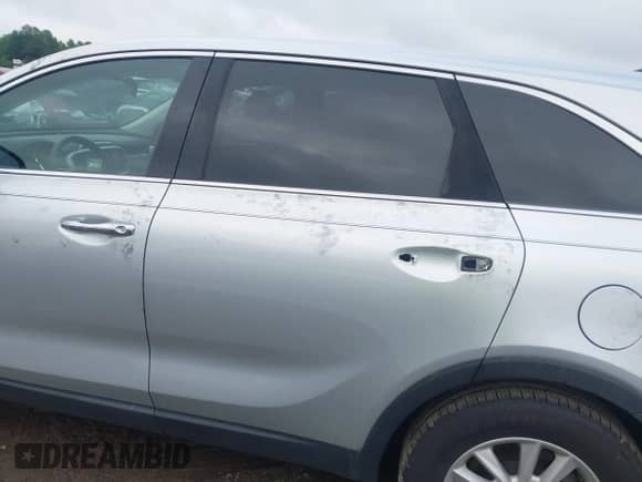 2019 Kia Sorento L z VIN 5XYPG4A30KG592930, wystawiony jako IAAI lot #42371726 z przebiegiem 61 178 mil mil oraz . Historia ofert i sprzedaży dostępna na DreamBid. Obrazek 15.