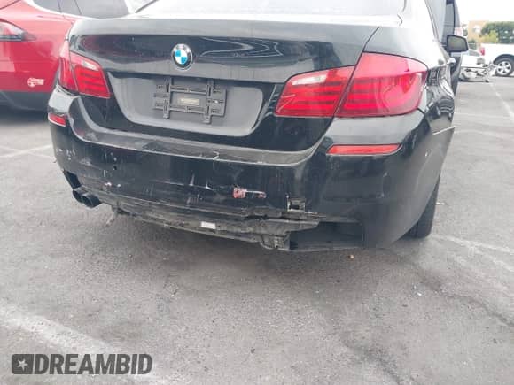 2013 BMW 5 Series 528i xDrive с VIN WBAXH5C57DD111720, выставлен на аукционе IAAI как лот 42972532 с пробегом 165 680 миль миль и . История ставок и продаж доступна на DreamBid. Изображение 6.
