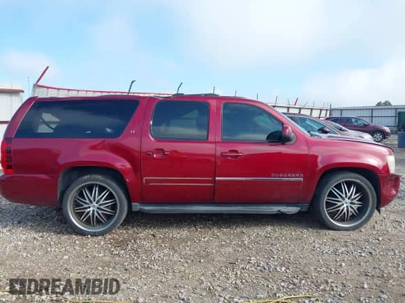 2010 Chevrolet Suburban LT z VIN 1GNUCJE07AR268426, wystawiony jako IAAI lot #42523275 z przebiegiem 252 841 mil mil oraz . Historia ofert i sprzedaży dostępna na DreamBid. Obrazek 14.