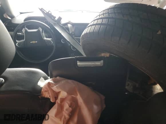 2017 Chevrolet Suburban LT z VIN 1GNSKHKCXHR223055, wystawiony jako Copart lot #60140275 z przebiegiem Nie podano mil oraz Szkoda całkowita • Salvage title. Historia ofert i sprzedaży dostępna na DreamBid. Obrazek 8.