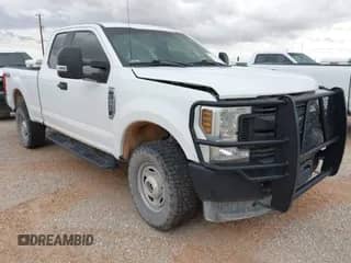 2019 Ford F-250 XL z VIN 1FT7X2B67KEC99788, wystawiony jako IAAI lot #43139777 z przebiegiem 146 633 mil mil oraz . Historia ofert i sprzedaży dostępna na DreamBid. Obrazek 1.