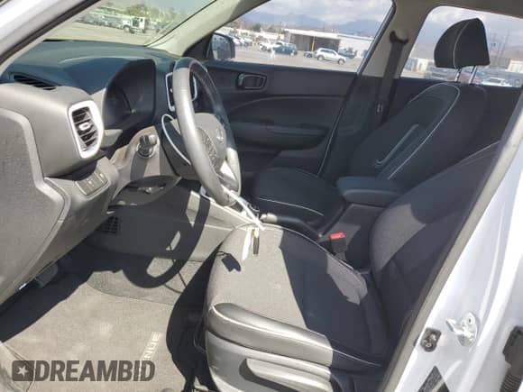 2023 Hyundai Venue SEL с VIN KMHRC8A34PU261698, выставлен на аукционе Copart как лот 84992335 с пробегом 17 154 миль миль и Списание • Salvage title. История ставок и продаж доступна на DreamBid. Изображение 7.