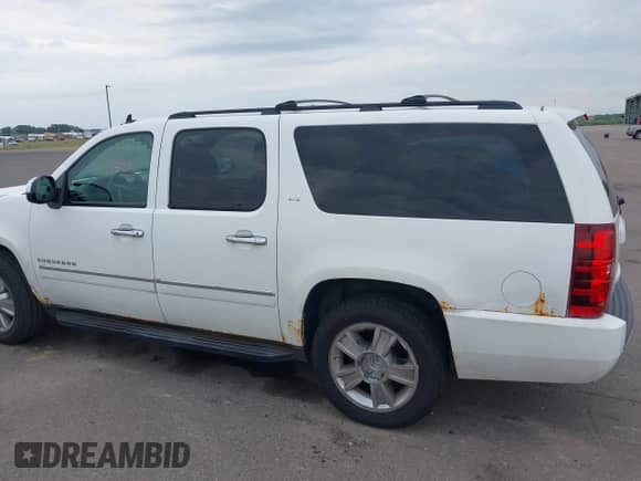 2010 Chevrolet Suburban LTZ с VIN 1GNUKKE30AR165187, выставлен на аукционе IAAI как лот 42994203 с пробегом 235 590 миль миль и . История ставок и продаж доступна на DreamBid. Изображение 14.