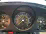 1984 Mercedes-Benz SL z VIN WDB1070421A014784, wystawiony jako Copart lot #62715455 z przebiegiem 129 101 mil mil oraz Szkoda całkowita • Salvage title. Historia ofert i sprzedaży dostępna na DreamBid. Obrazek 9.