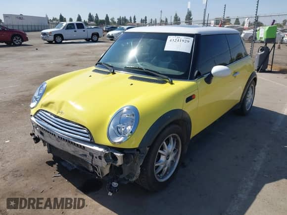 2004 MINI Hardtop with VIN WMWRC33424TJ62339, listed as a IAAI auction lot 43241929 with 147,645 mi miles and . Bid and sale history available at DreamBid. Image 2.
