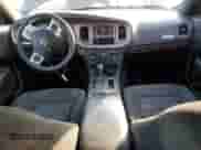 2013 Dodge Charger SE z VIN 2C3CDXBG1DH625534, wystawiony jako Copart lot #43084115 z przebiegiem 135 899 mil mil oraz Czysty tytuł • Clean title. Historia ofert i sprzedaży dostępna na DreamBid. Obrazek 8.