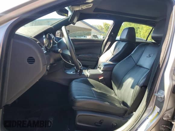 2014 Chrysler 300 S with VIN 2C3CCABG8EH344235, listed as a Copart auction lot 81547925 with 91,369 mi miles and Salvage title. Bid and sale history available at DreamBid. Image 7.