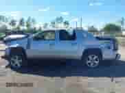 2011 Chevrolet Avalanche LT z VIN 3GNTKFE33BG223958, wystawiony jako IAAI lot #43435062 z przebiegiem 181 279 mil mil oraz . Historia ofert i sprzedaży dostępna na DreamBid. Obrazek 14.