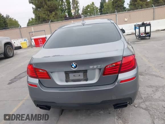 2013 BMW 5 Series 550i с VIN WBAFR9C56DD226941, выставлен на аукционе IAAI как лот 42984785 с пробегом 142 986 миль миль и . История ставок и продаж доступна на DreamBid. Изображение 16.