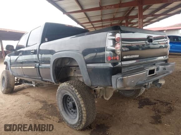 2007 Chevrolet Silverado 2500HD LT3 z VIN 1GCHK23D07F176934, wystawiony jako IAAI lot #42369221 z przebiegiem Nie podano mil oraz . Historia ofert i sprzedaży dostępna na DreamBid. Obrazek 3.