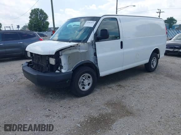 2016 Chevrolet Express Cargo z VIN 1GCWGAFF8G1203357, wystawiony jako IAAI lot #42563452 z przebiegiem 247 668 mil mil oraz . Historia ofert i sprzedaży dostępna na DreamBid. Obrazek 2.