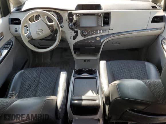 2011 Toyota Sienna SE with VIN 5TDXK3DC0BS077515, listed as a Copart auction lot 70179025 with 220,045 mi miles and Salvage title. Bid and sale history available at DreamBid. Image 8.