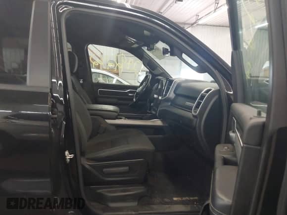 2021 Ram 1500 Big Horn z VIN 1C6SRFFT4MN536369, wystawiony jako IAAI lot #42892262 z przebiegiem Nie podano mil oraz . Historia ofert i sprzedaży dostępna na DreamBid. Obrazek 5.