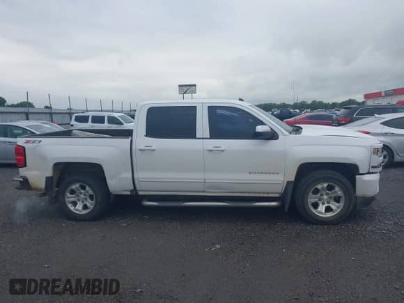 2017 Chevrolet Silverado 1500 LT z VIN 3GCUKREC1HG336315, wystawiony jako IAAI lot #42128262 z przebiegiem 196 516 mil mil oraz . Historia ofert i sprzedaży dostępna na DreamBid. Obrazek 13.