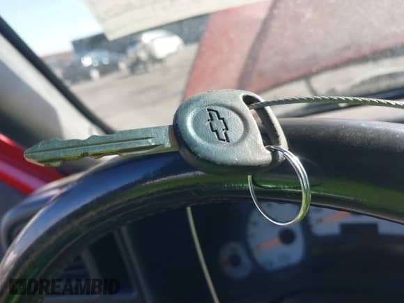 2004 Chevrolet Silverado SS z VIN 2GCEK19N341298431, wystawiony jako IAAI lot #43241121 z przebiegiem 219 141 mil mil oraz . Historia ofert i sprzedaży dostępna na DreamBid. Obrazek 11.