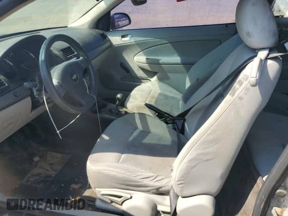 2008 Chevrolet Cobalt LS z VIN 1G1AK18F087181237, wystawiony jako Copart lot #81261715 z przebiegiem 231 741 mil mil oraz Czysty tytuł • Clean title. Historia ofert i sprzedaży dostępna na DreamBid. Obrazek 10.
