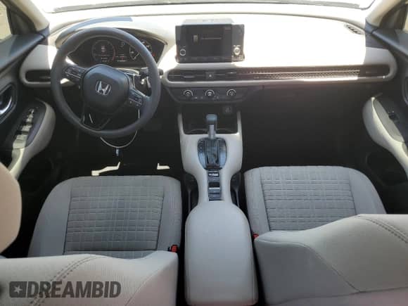 2024 Honda HR-V LX z VIN 3CZRZ1H32RM705517, wystawiony jako Copart lot #63866945 z przebiegiem 26 439 mil mil oraz Szkoda całkowita • Salvage title. Historia ofert i sprzedaży dostępna na DreamBid. Obrazek 8.