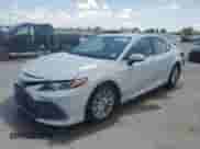 2023 Toyota Camry LE z VIN 4T1C11AK1PU184167, wystawiony jako Copart lot #63689135 z przebiegiem 42 134 mil mil oraz Szkoda całkowita • Salvage title. Historia ofert i sprzedaży dostępna na DreamBid. Obrazek 1.