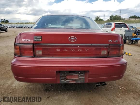 1993 Toyota Camry с VIN 4T1VK12E1PU094452, выставлен на аукционе Copart как лот 71094864 с пробегом 224 027 миль миль и На запчасти • Non repairable. История ставок и продаж доступна на DreamBid. Изображение 6.