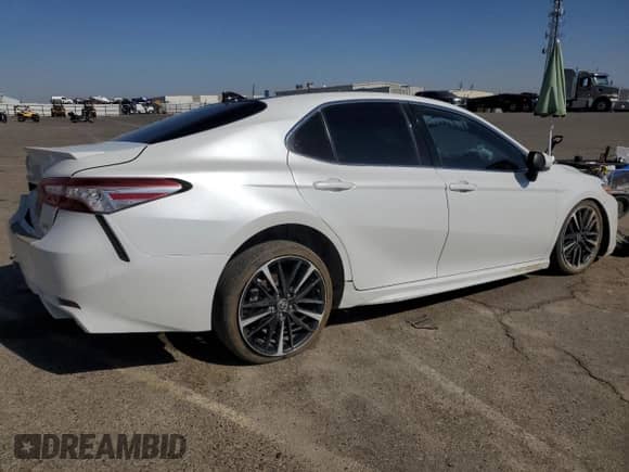 2020 Toyota Camry XSE z VIN 4T1K61AK8LU993155, wystawiony jako Copart lot #82309725 z przebiegiem 90 147 mil mil oraz Szkoda całkowita • Salvage title. Historia ofert i sprzedaży dostępna na DreamBid. Obrazek 3.