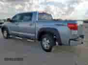2013 Toyota Tundra Platinum с VIN 5TFFY5F10DX145553, выставлен на аукционе Copart как лот 82311405 с пробегом 142 592 миль миль и Списание • Salvage title. История ставок и продаж доступна на DreamBid. Изображение 2.