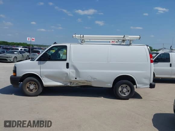 2022 Chevrolet Express Cargo with VIN 1GCWGAFP2N1189624, listed as a IAAI auction lot 41984552 with 11,339 mi miles and . Bid and sale history available at DreamBid. Image 14.