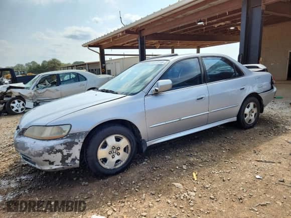 2001 Honda Accord EX z VIN 1HGCG16511A074669, wystawiony jako Copart lot #80342715 z przebiegiem 301 114 mil mil oraz Szkoda całkowita • Salvage title. Historia ofert i sprzedaży dostępna na DreamBid. Obrazek 1.