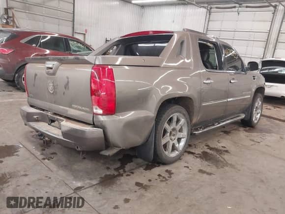 2011 Cadillac Escalade EXT Luxury с VIN 3GYT4MEF4BG222118, выставлен на аукционе IAAI как лот 41482082 с пробегом 170 555 миль миль и . История ставок и продаж доступна на DreamBid. Изображение 4.