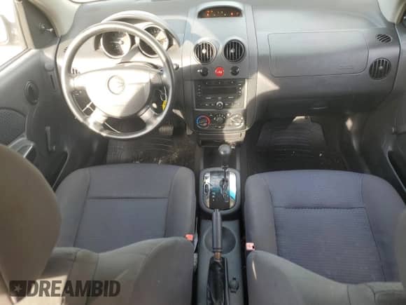 2006 Chevrolet Aveo LS z VIN KL1TD66656B659549, wystawiony jako Copart lot #79019564 z przebiegiem 196 476 mil mil oraz Czysty tytuł • Clean title. Historia ofert i sprzedaży dostępna na DreamBid. Obrazek 8.