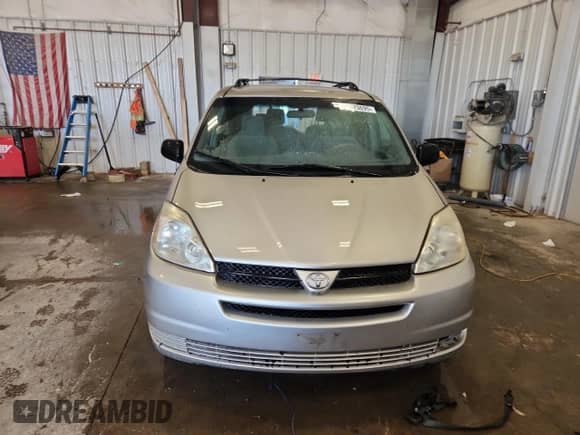 2005 Toyota Sienna LE with VIN 5TDBA23C75S043164, listed as a Copart auction lot 71073695 with 232,987 mi miles and Non repairable. Bid and sale history available at DreamBid. Image 5.