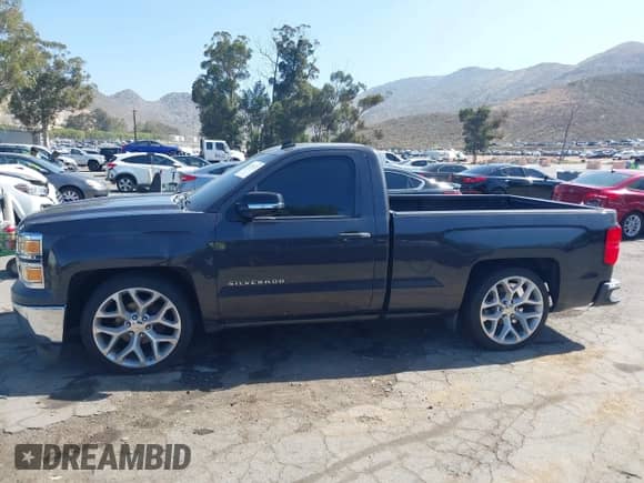 2014 Chevrolet Silverado 1500 Work Truck z VIN 1GCNCPEH5EZ336461, wystawiony jako IAAI lot #42248272 z przebiegiem 67 144 mil mil oraz . Historia ofert i sprzedaży dostępna na DreamBid. Obrazek 14.