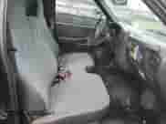 2002 Chevrolet S-10 z VIN 1GCCS14WX28198747, wystawiony jako Copart lot #49538335 z przebiegiem 273 418 mil mil oraz Szkoda całkowita • Salvage title. Historia ofert i sprzedaży dostępna na DreamBid. Obrazek 10.