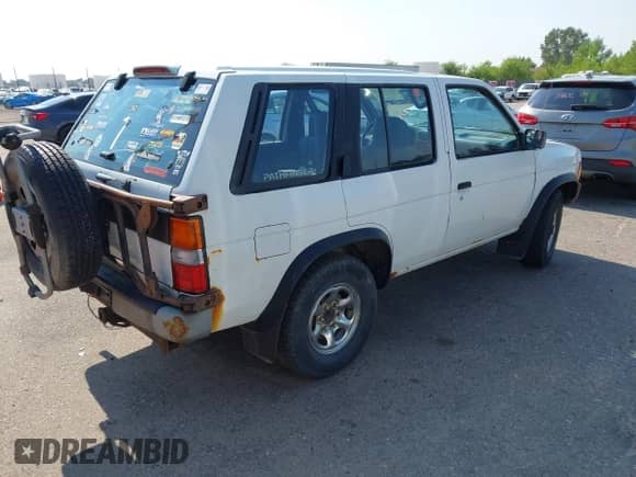1995 Nissan Pathfinder LE with VIN JN8HD17Y5SW029376, listed as a IAAI auction lot 43137078 with 141,847 mi miles and . Bid and sale history available at DreamBid. Image 4.