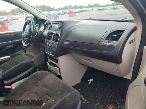 2013 Dodge Grand Caravan SE with VIN 2C4RDGBG1DR796364, listed as a Copart auction lot 82772975 with 172,632 mi miles and Clean title. Bid and sale history available at DreamBid. Image 8.