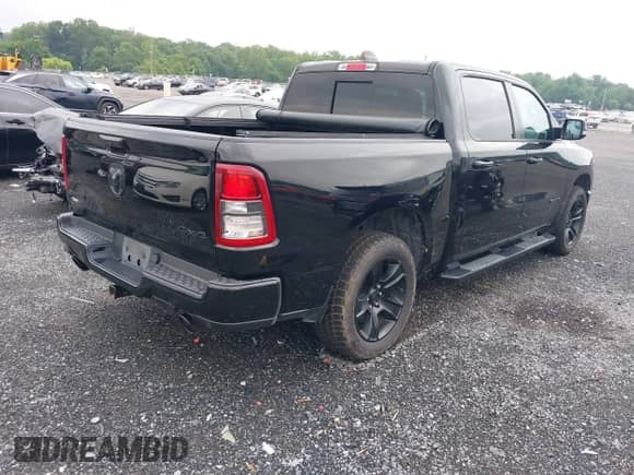 2021 Ram 1500 Big Horn z VIN 1C6SRFFTXMN654202, wystawiony jako IAAI lot #42699427 z przebiegiem 39 901 mil mil oraz . Historia ofert i sprzedaży dostępna na DreamBid. Obrazek 4.