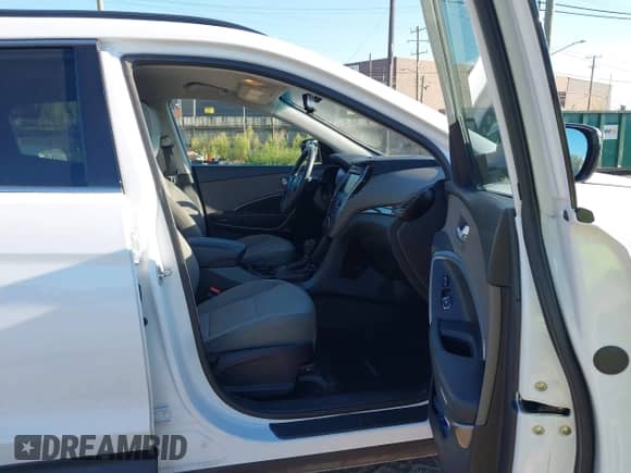 2018 Hyundai Santa Fe 2.4L с VIN 5XYZU3LBXJG568679, выставлен на аукционе IAAI как лот 43122708 с пробегом 128 209 миль миль и . История ставок и продаж доступна на DreamBid. Изображение 5.