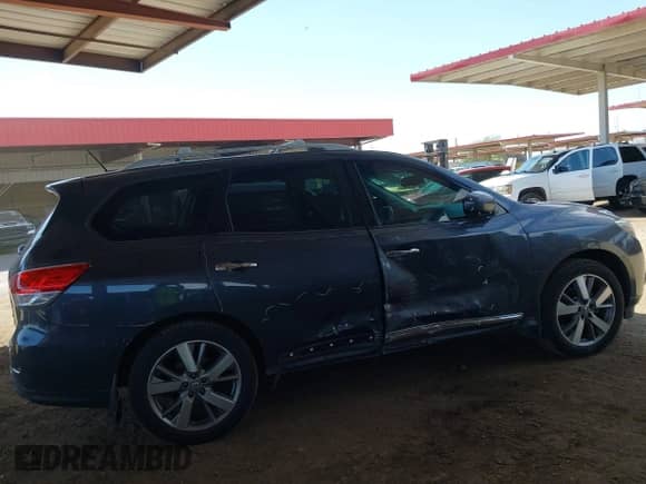 2014 Nissan Pathfinder S z VIN 5N1AR2MM1EC615158, wystawiony jako IAAI lot #42403729 z przebiegiem 126 680 mil mil oraz . Historia ofert i sprzedaży dostępna na DreamBid. Obrazek 6.