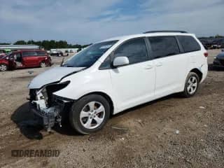 2017 Toyota Sienna LE Auto Access Seat с VIN 5TDKZ3DC4HS858715, выставлен на аукционе Copart как лот 66798095 с пробегом 134 643 миль миль и Списание • Salvage title. История ставок и продаж доступна на DreamBid. Изображение 1.