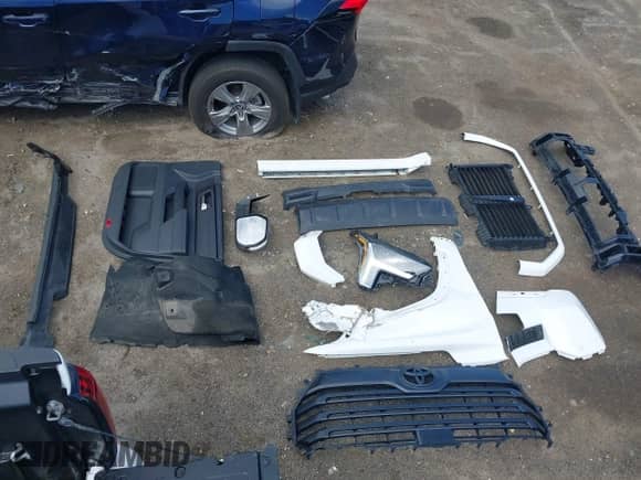 2024 Toyota Tundra SR5 with VIN 5TFLA5DA9RX229095, listed as a IAAI auction lot 42215297 with 4,501 mi miles and . Bid and sale history available at DreamBid. Image 12.