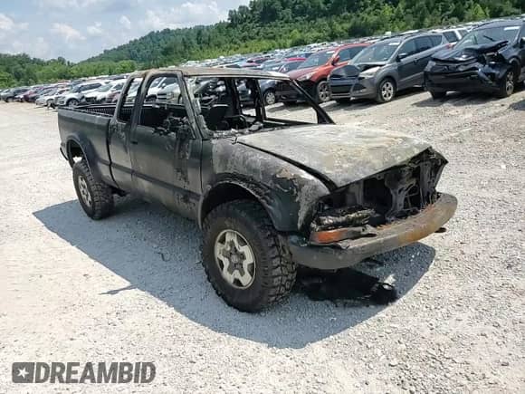 2000 Chevrolet S-10 LS ZR2 z VIN 1GCCT19W8Y8303722, wystawiony jako Copart lot #62238445 z przebiegiem Nie podano mil oraz Szkoda całkowita • Salvage title. Historia ofert i sprzedaży dostępna na DreamBid. Obrazek 12.