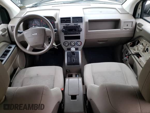 2007 Jeep Compass Sport with VIN 1J8FT47W17D212145, listed as a Copart auction lot 52424795 with 189,310 mi miles and Salvage title. Bid and sale history available at DreamBid. Image 8.