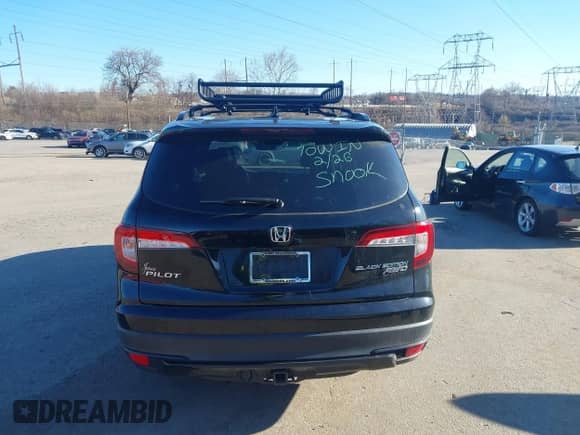 2020 Honda Pilot Black Edition z VIN 5FNYF6H79LB060838, wystawiony jako IAAI lot #41804158 z przebiegiem Nie podano mil oraz . Historia ofert i sprzedaży dostępna na DreamBid. Obrazek 15.