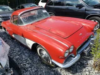 1961 Chevrolet Corvette с VIN 10867S100838, выставлен на аукционе Copart как лот 32515812 с пробегом 72 818 миль миль и Списание • Salvage title. История ставок и продаж доступна на DreamBid. Изображение 1.